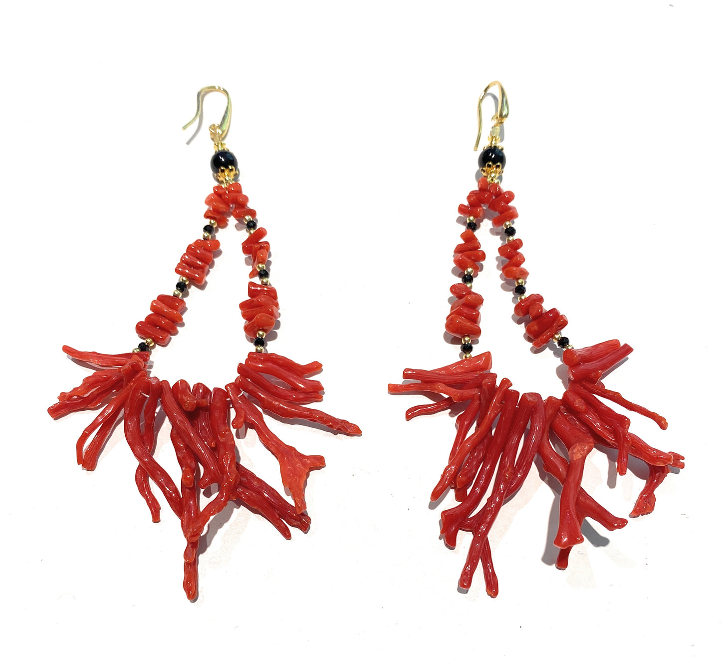 Orecchini corallo naturale e onice chiusura ad amo argento sterling