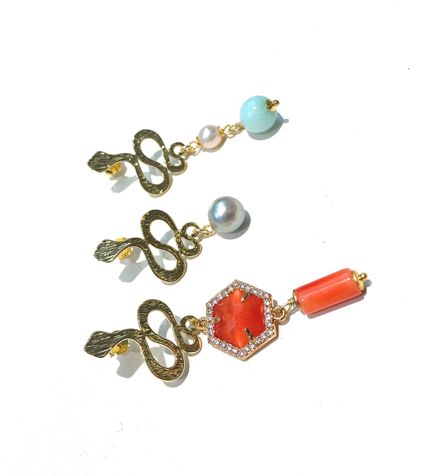 Mono orecchino serpentino a lobo pendenti con pietre dure argento sterling placcato oro giallo fatto a mano