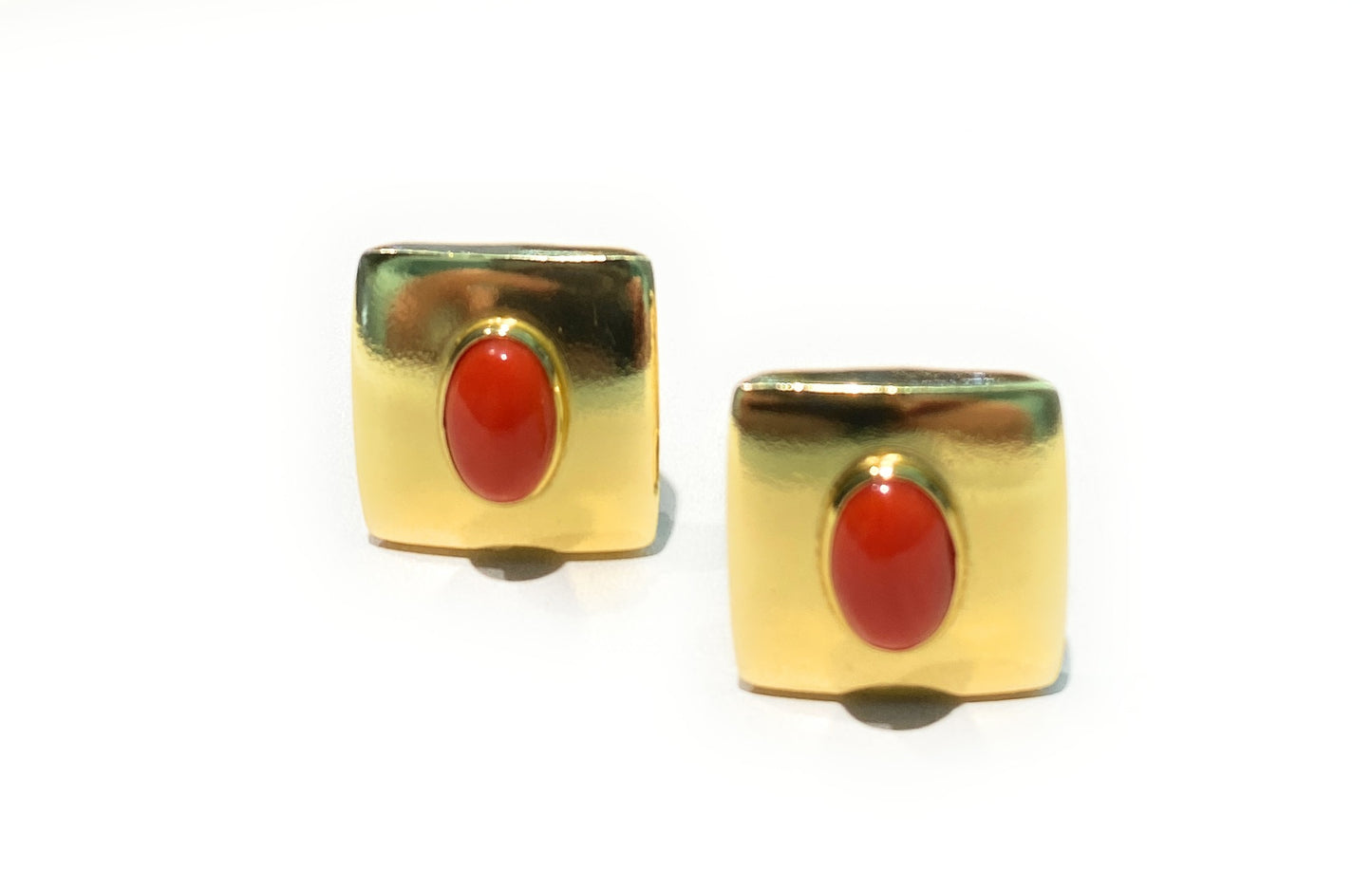 Orecchini diWa Jewels a bottone quadrato cabochon corallo naturale perno e clips
