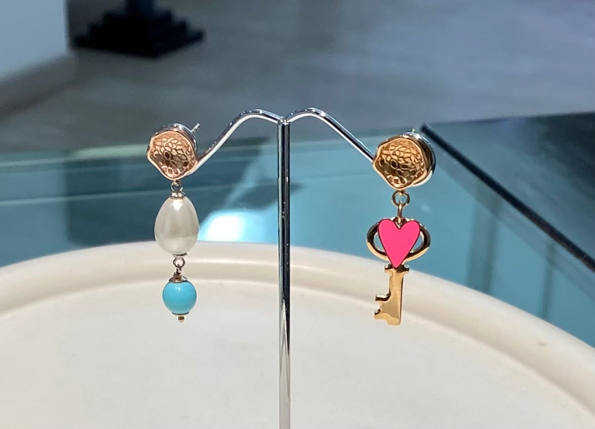 Orecchini pendenti argento sterling rosé cuore fucsia chiave pasta turchese perla goccia