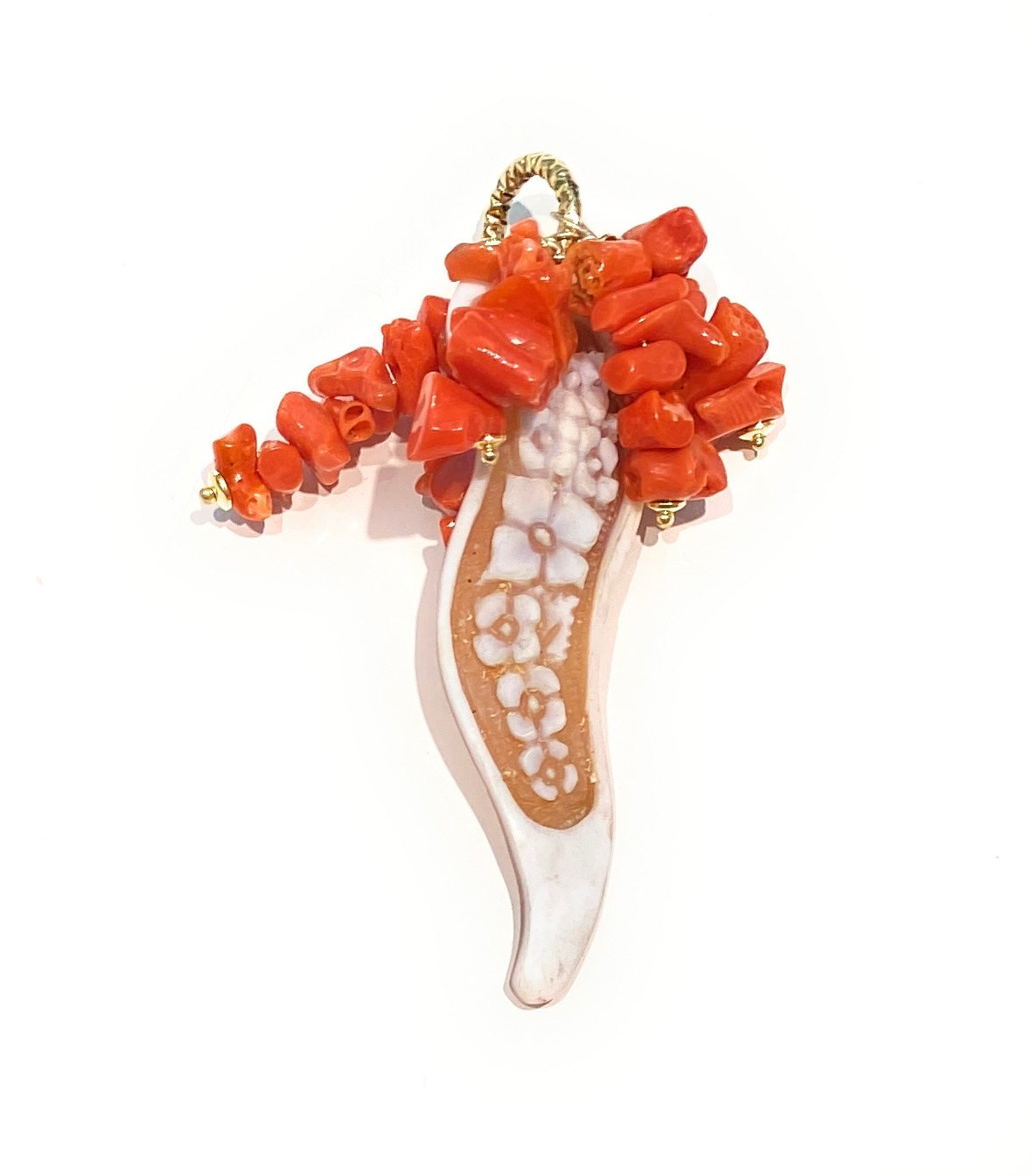 Pendente diWa Jewels Cornetto Cameo Naturale Inciso a Mano Cesello Fiori Frange Corallo Naturale rosso argento sterling placcato oro giallo