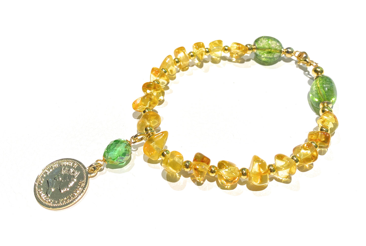 Bracciale Ambra Naturale & Cristalli Verdi con Charm Moneta Oro Giallo diWa Jewels