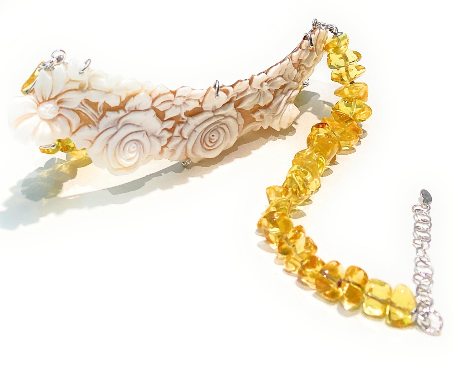 Collana Choker in Ambra Baltica Naturale e Cammeo Floreale – Argento 925, diWa Jewels
