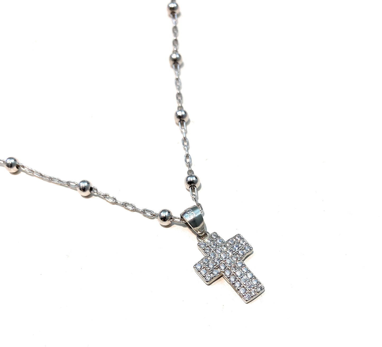 Collarino choker perle e maglia rosario con pendente crocetta pavé zirconi argento rodio bianco