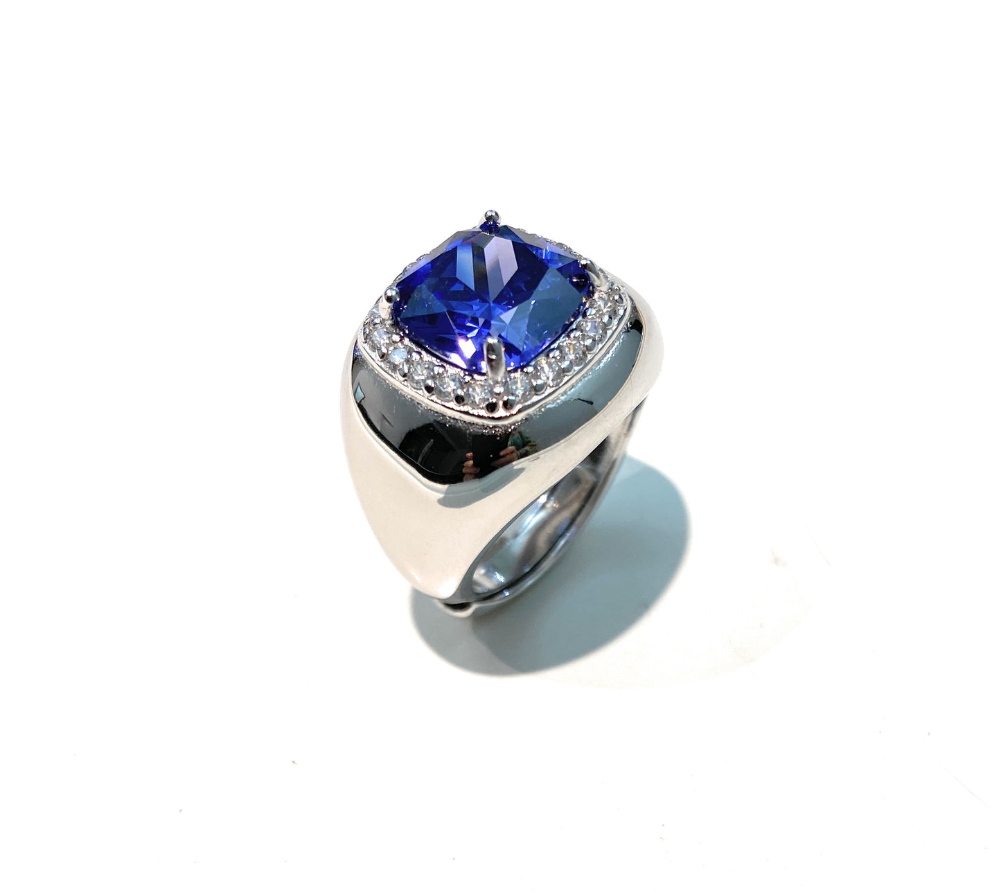 Anello chevalier zircone carré blu tanzanite argento rodio bianco contorno zirconi