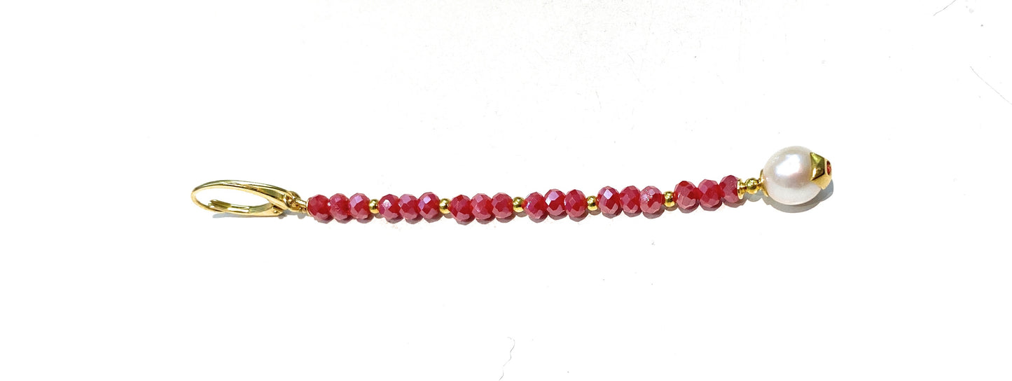 Mono orecchino pendente a filo cristalli rossi perla bianca Maiorca monachella argento sterling placcato oro giallo