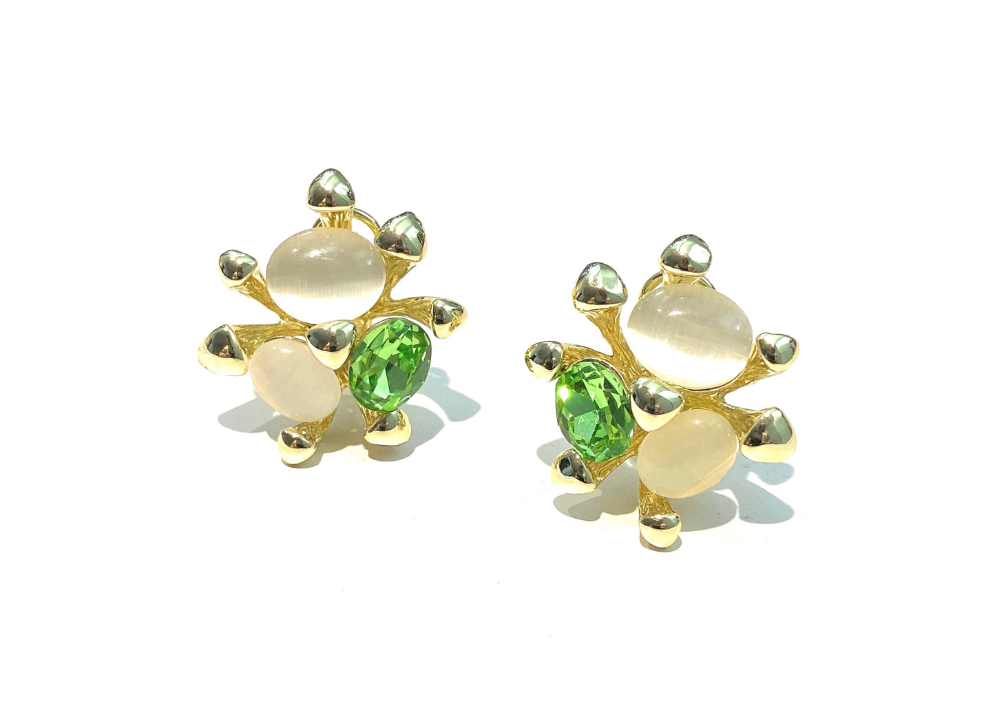 Orecchini a Lobo con Cabochon Verde Acqua e Rosa Cipria – Eleganza Retrò