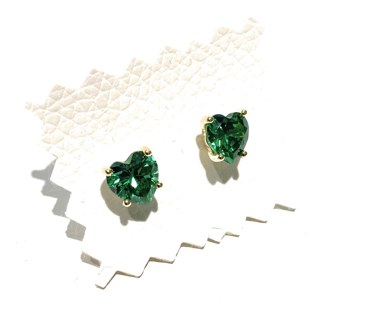 Orecchini a lobo cuore verde smeraldo argento sterling rodio bianco
