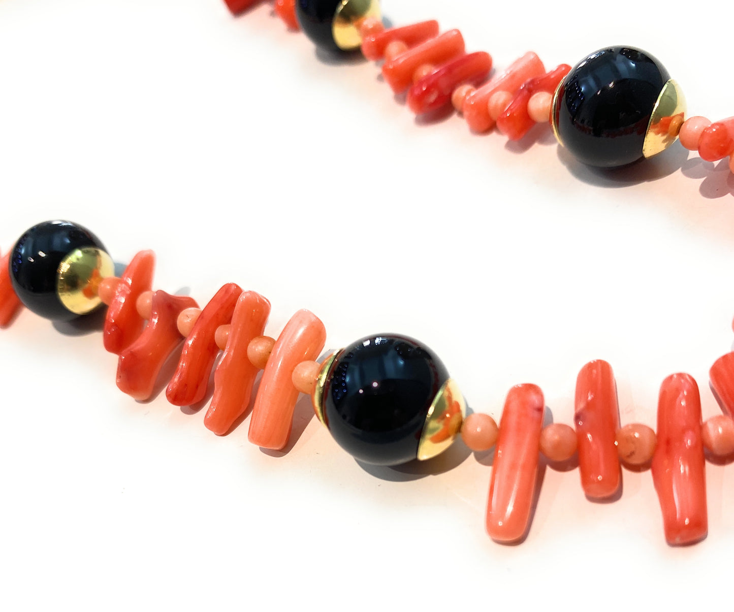 Collana choker corallo arancio naturale onice lucido ematite gold in argento sterling