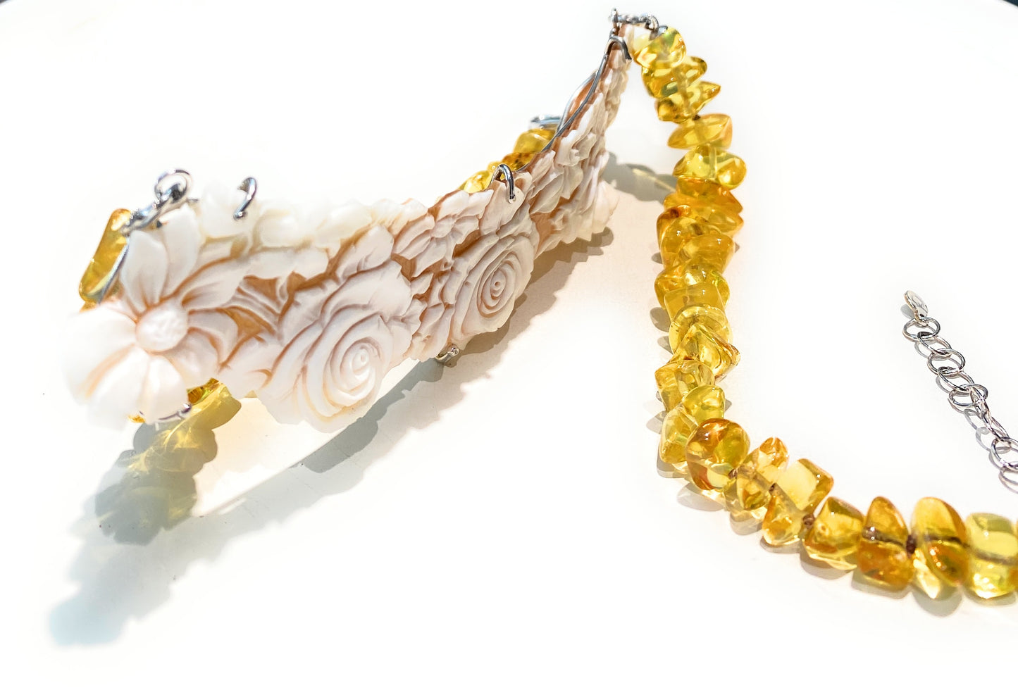 Collana Choker in Ambra Baltica Naturale e Cammeo Floreale – Argento 925, diWa Jewels