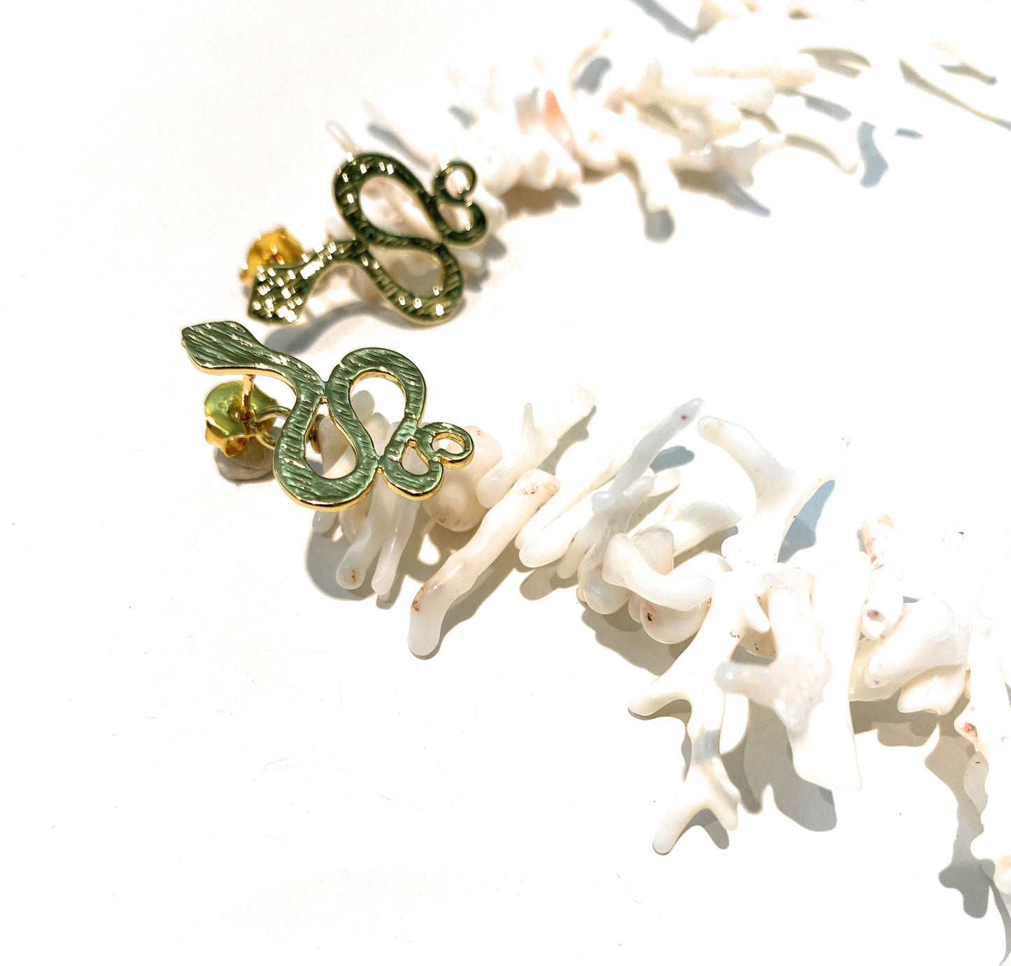 Orecchini pendenti frange corallo bianco gocce azzurre argento sterling galvanica gialla personalizzabili