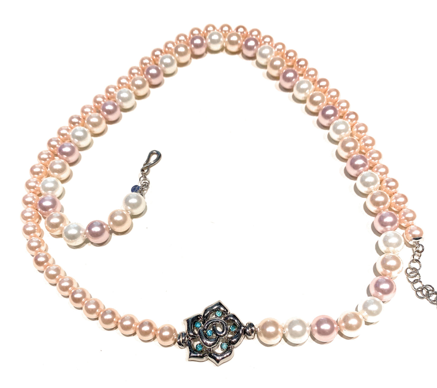 Collana lunga perle Maiorca rosate centrale rosellina bronzo cristalli azzurri chiusura in argento sterling rodiato bianco
