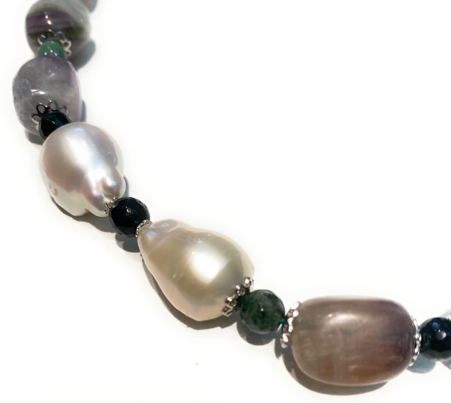 Collana fluorite sassi free form perle barocche chiusura fiore argento sterling e bronzo rodiato bianco