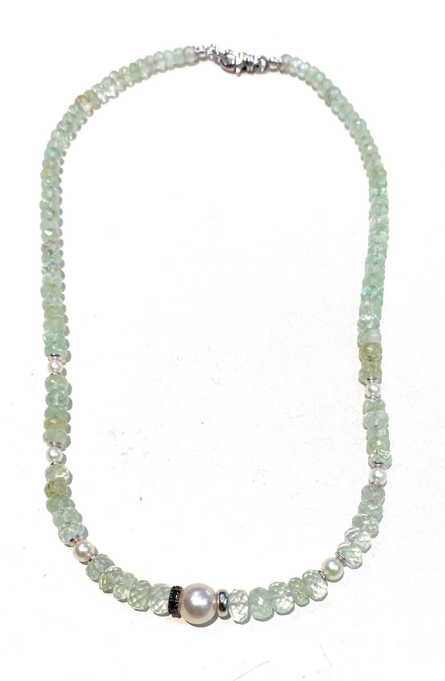 Collarino diWa Jewels smeraldi grezzi perle Akoya diamanti neri oro bianco 18 kt chiusura con diamante