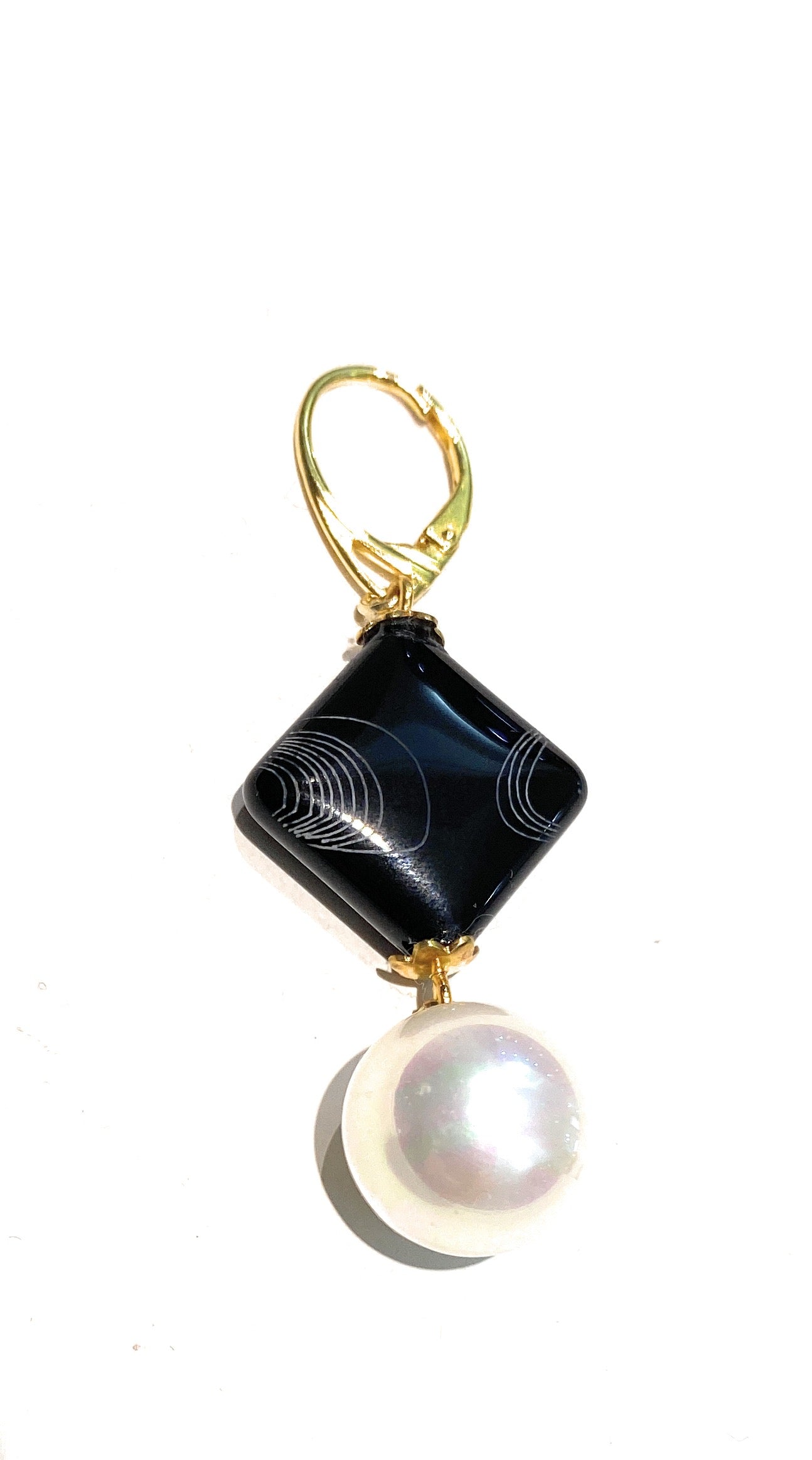 Mono orecchino diWa Jewels Onice laserato Rombo e Perla di Maiorca con chiusura a Monachella in argento sterling