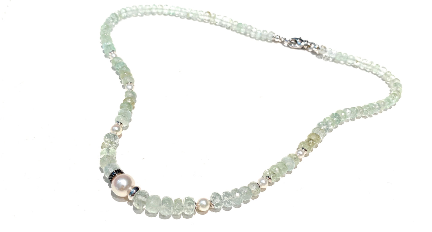 Collarino diWa Jewels smeraldi grezzi perle Akoya diamanti neri oro bianco 18 kt chiusura con diamante