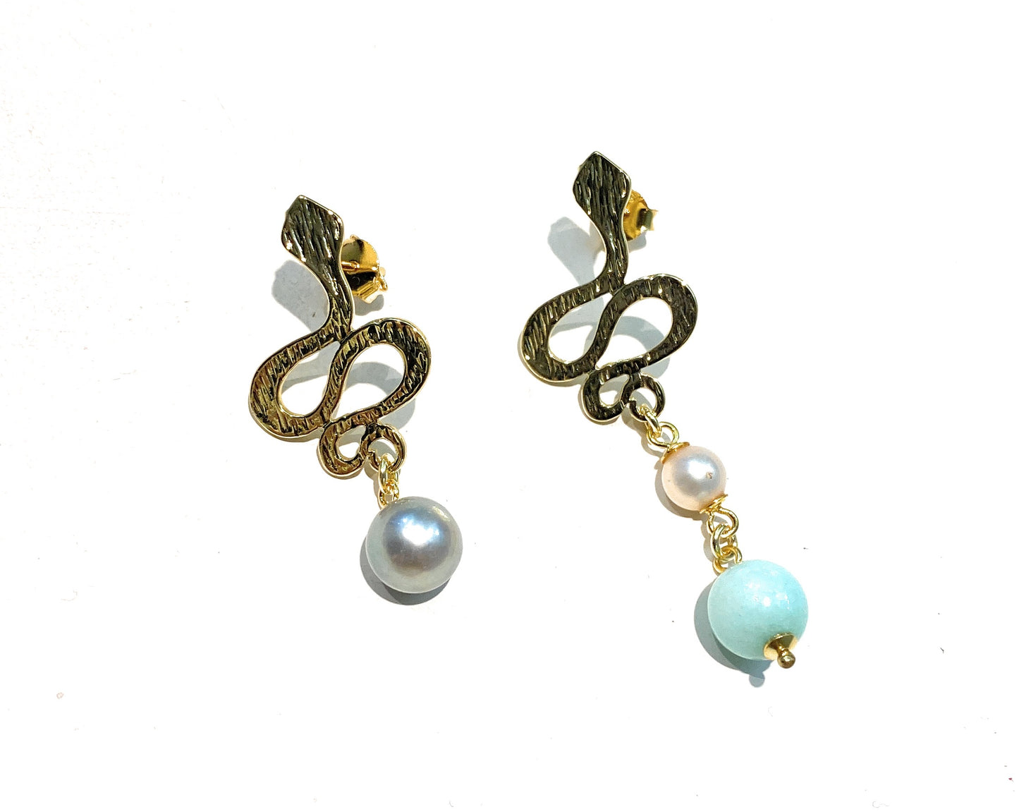 Mono orecchino serpentino a lobo pendenti con pietre dure argento sterling placcato oro giallo fatto a mano