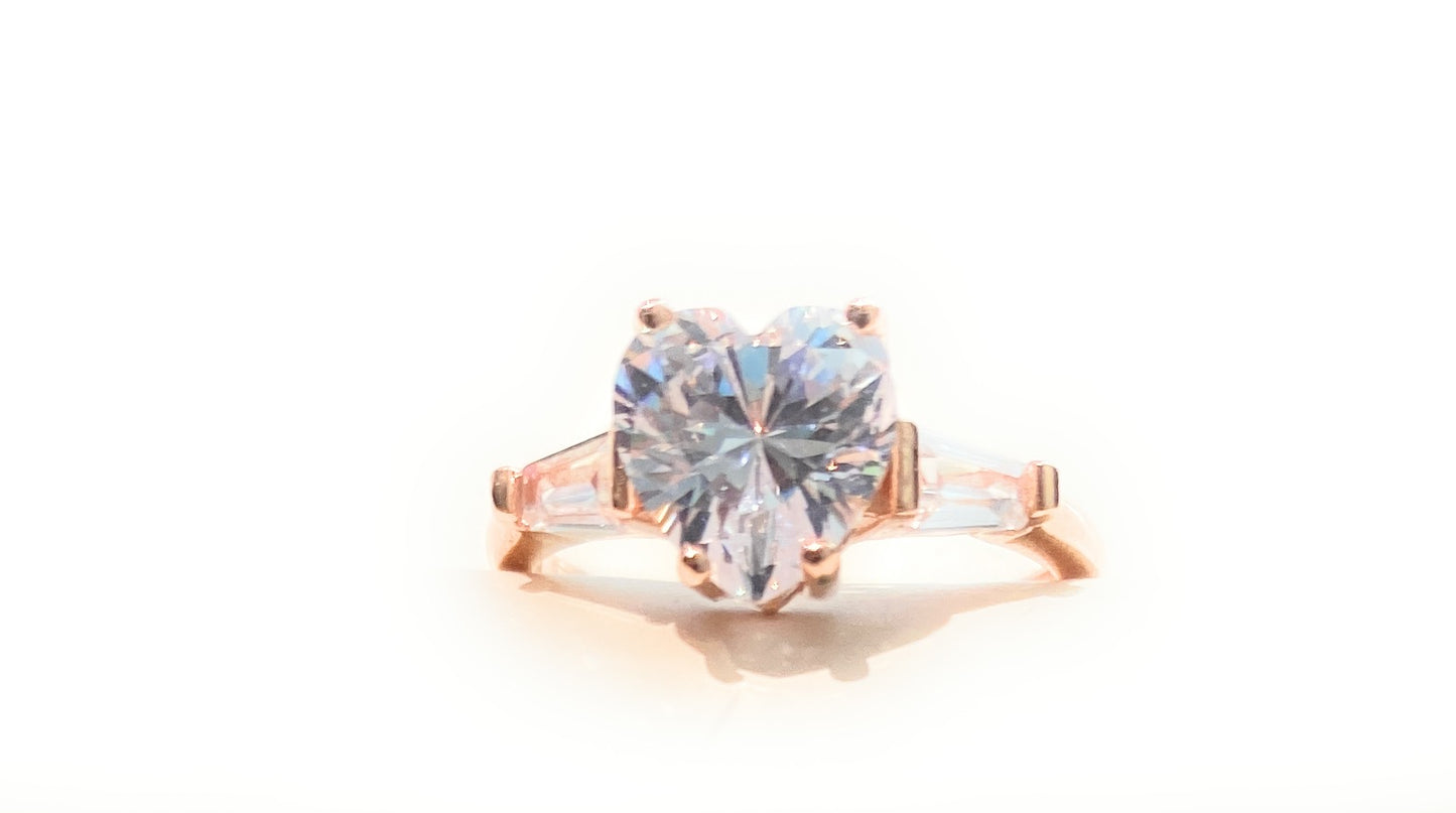 Anello solitario con contorno argento sterling rosé zircone cuore e baguette regolabile