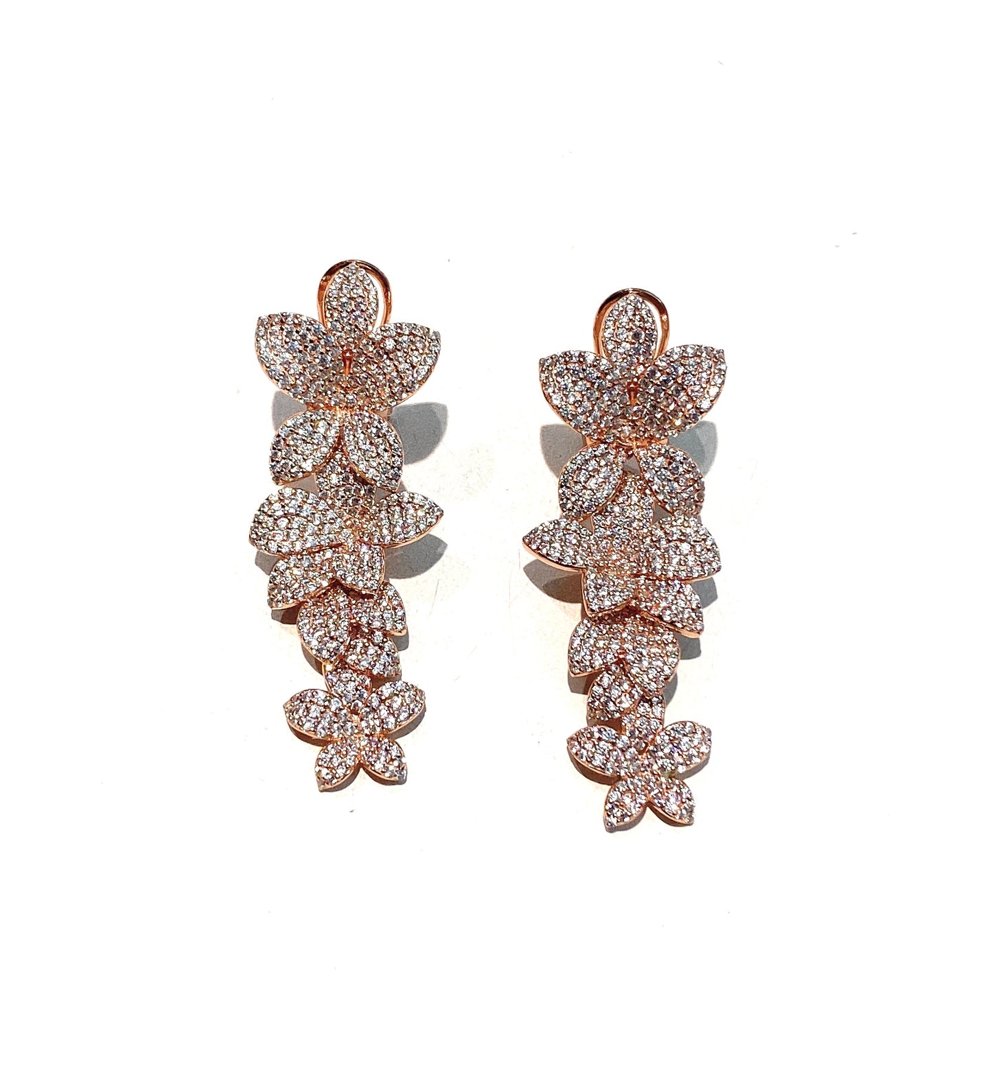 Orecchini fiori pendenti argento rosé perno e clips zirconi bianchi