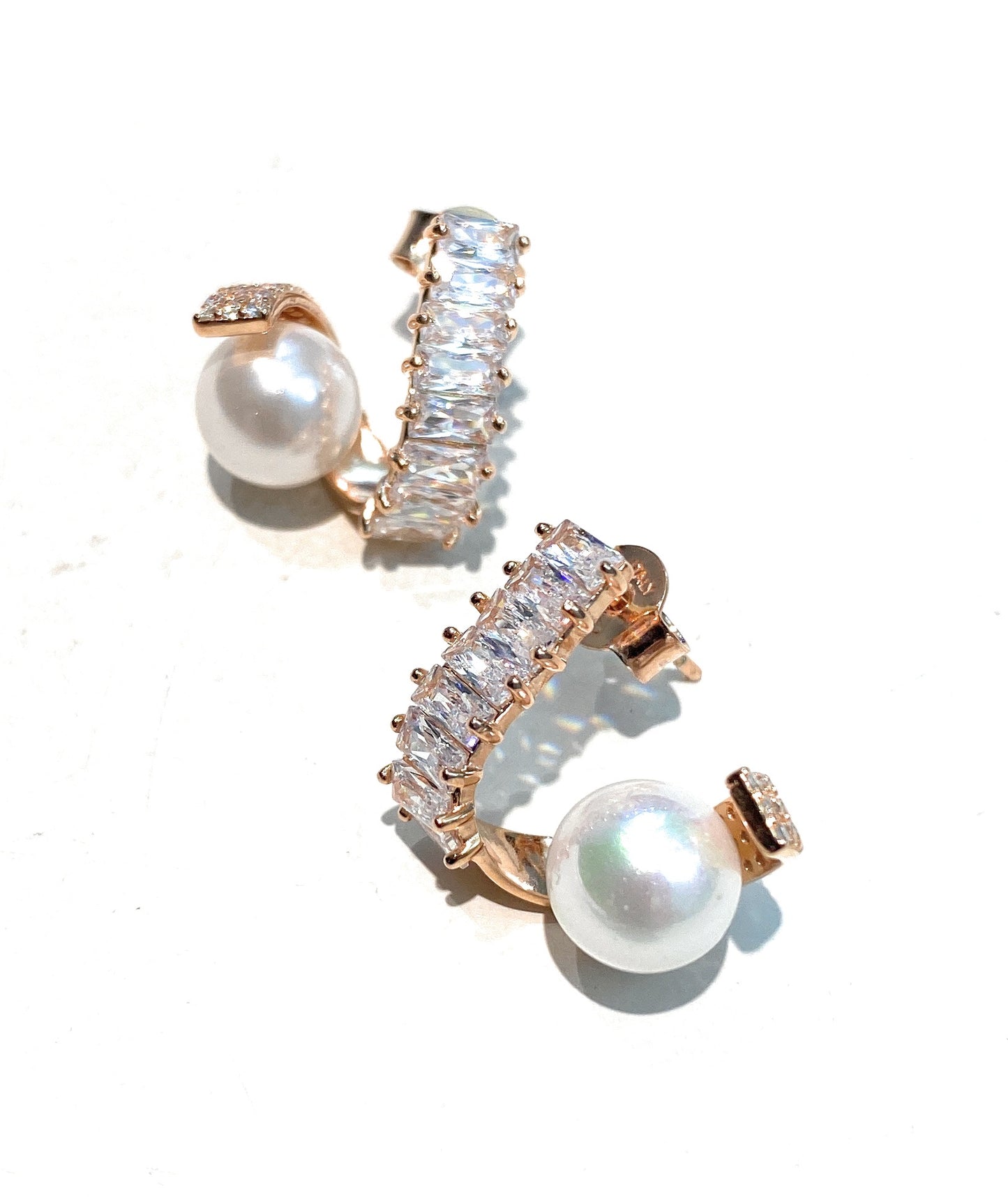 Orecchini con Perla di Maiorca Bianca e Zirconi Baguette Argento 925 Galvanica Rosé diWa Jewels