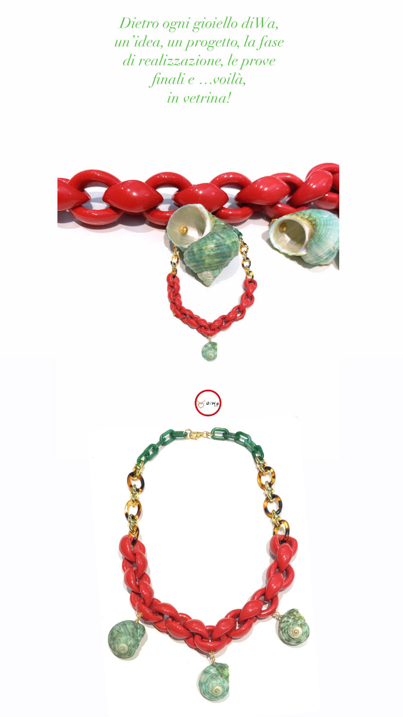 Collana girocollo rosso con conchiglie charms sfumature verdi rifiniture in argento sterling