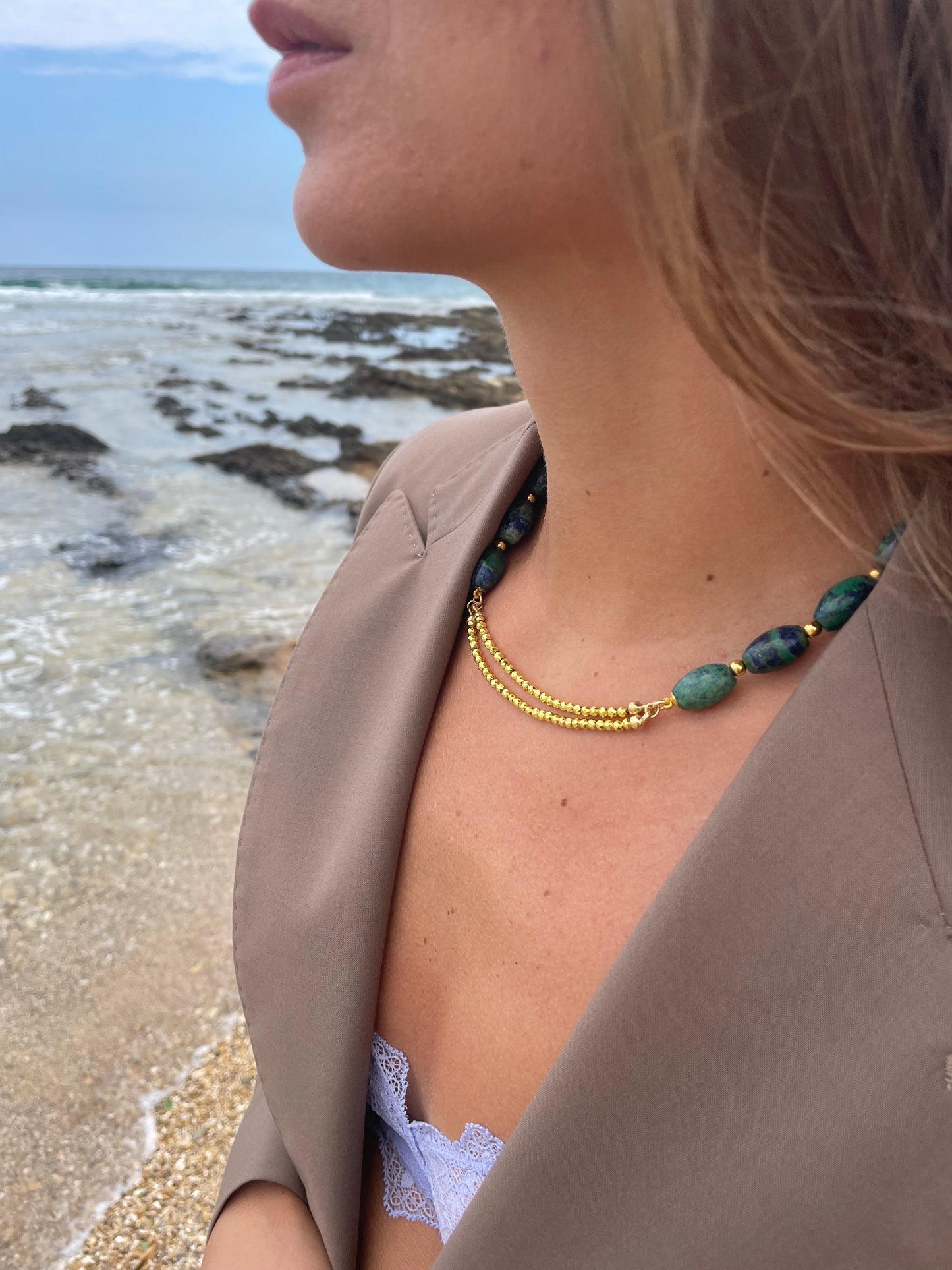 Collana choker con lapislazzuli Afganistan e ematite gold in argento sterling placcato oro giallo