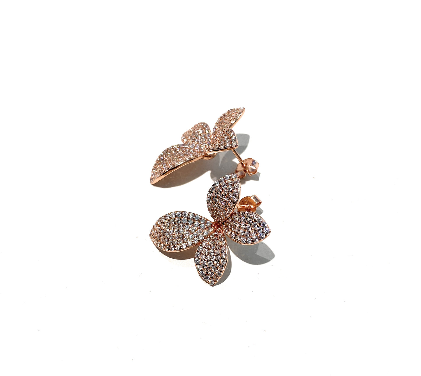 Orecchini a lobo fiore argento pavé zirconi argento rosé farfallina