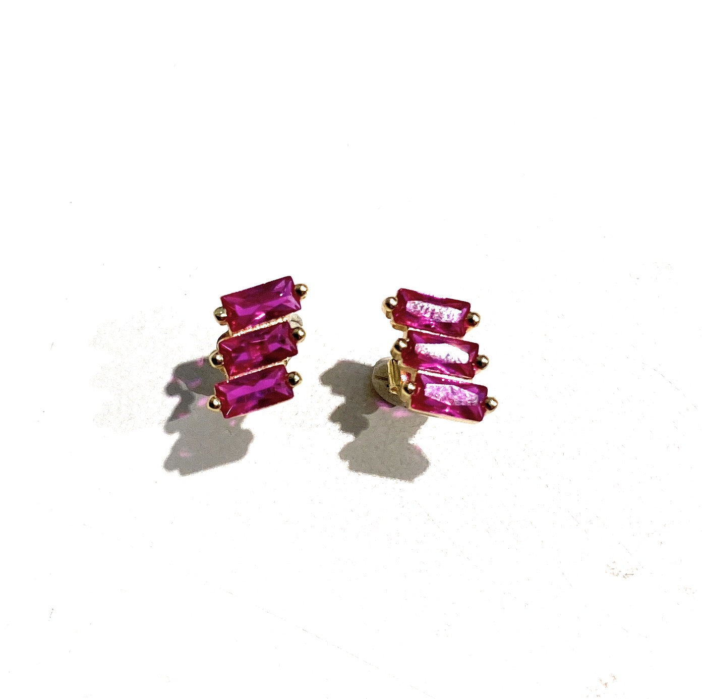 Orecchini a lobo tre file baguette tipo smeraldo argento sterling farfallina