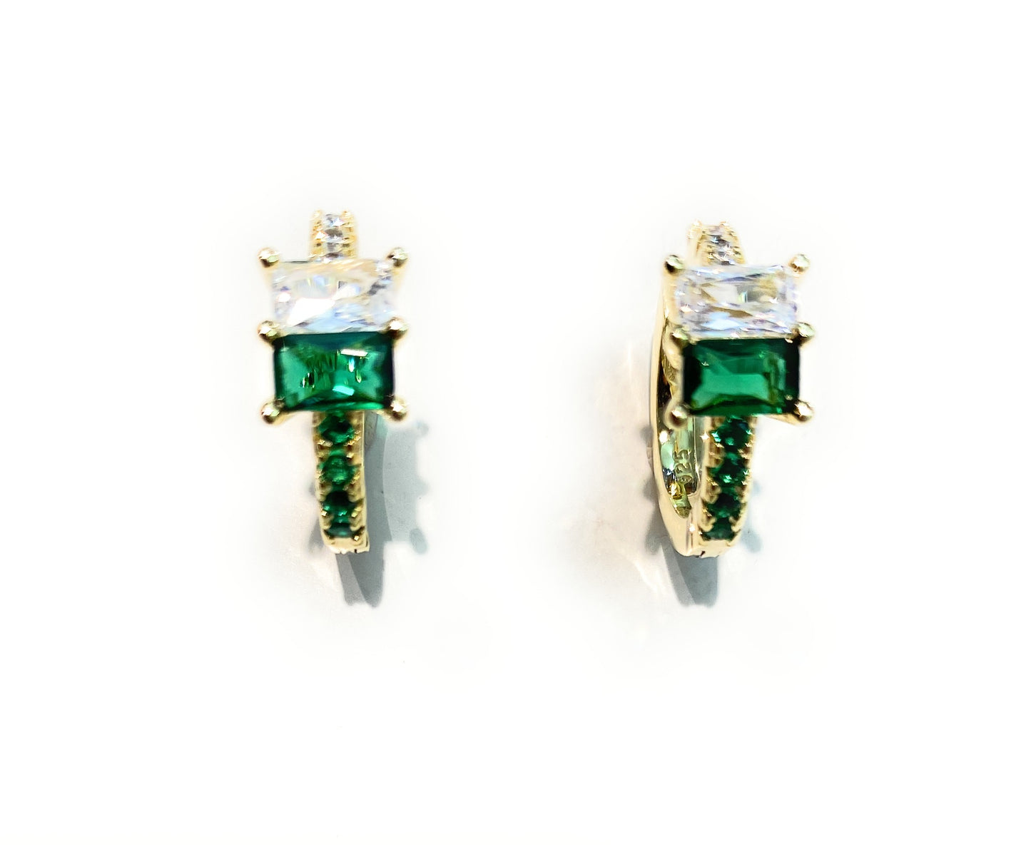 Orecchini a cerchietto baguette bianche e colorati e piccoli zirconi verdi e bianchi di contorno argento sterling placcato oro giallo