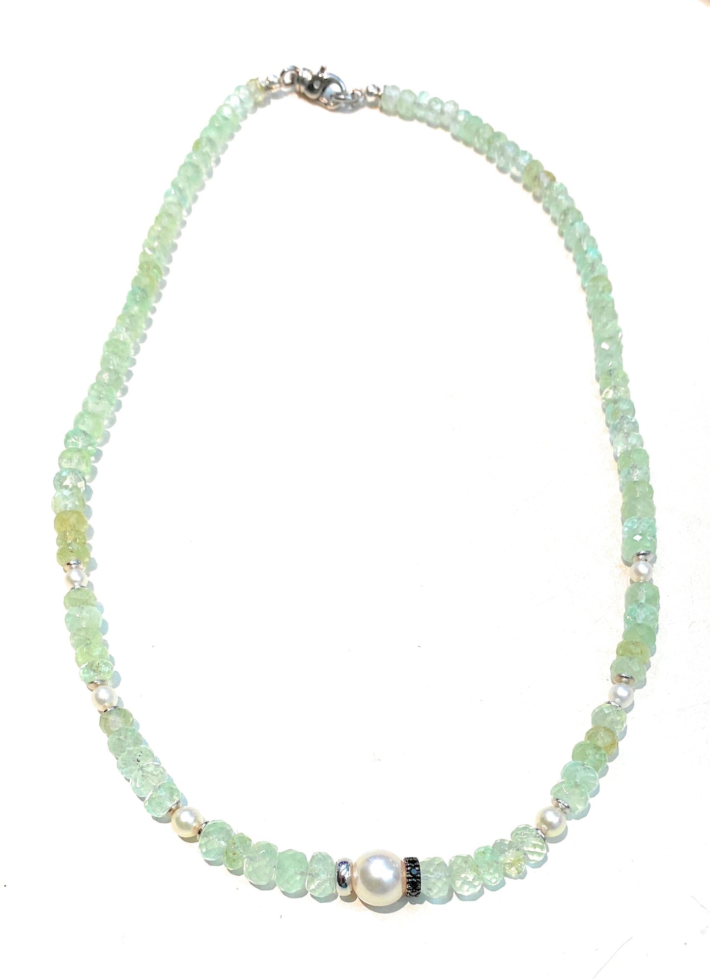 Collarino diWa Jewels smeraldi grezzi perle Akoya diamanti neri oro bianco 18 kt chiusura con diamante