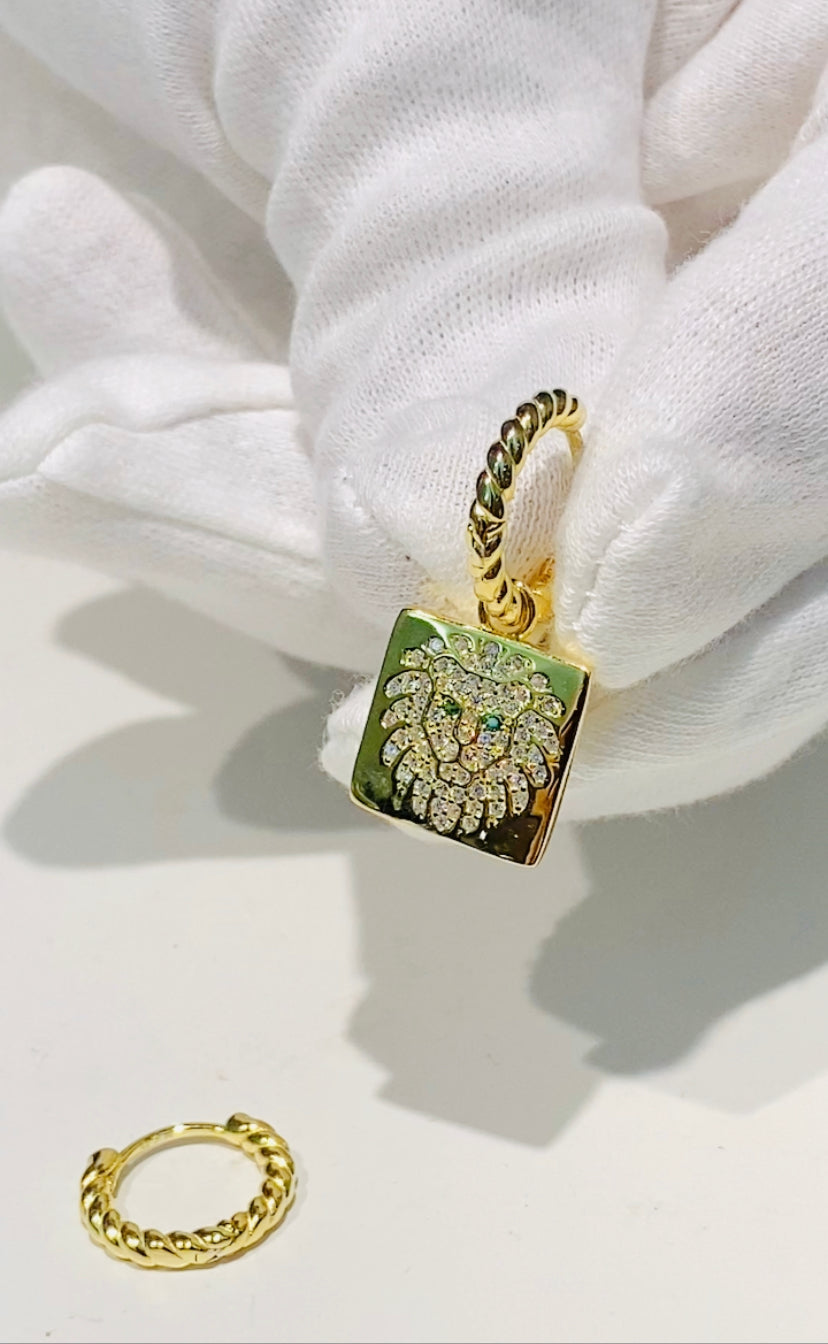 Orecchini a cerchietto pendente leone zirconi bianchi argento sterling placcato oro
