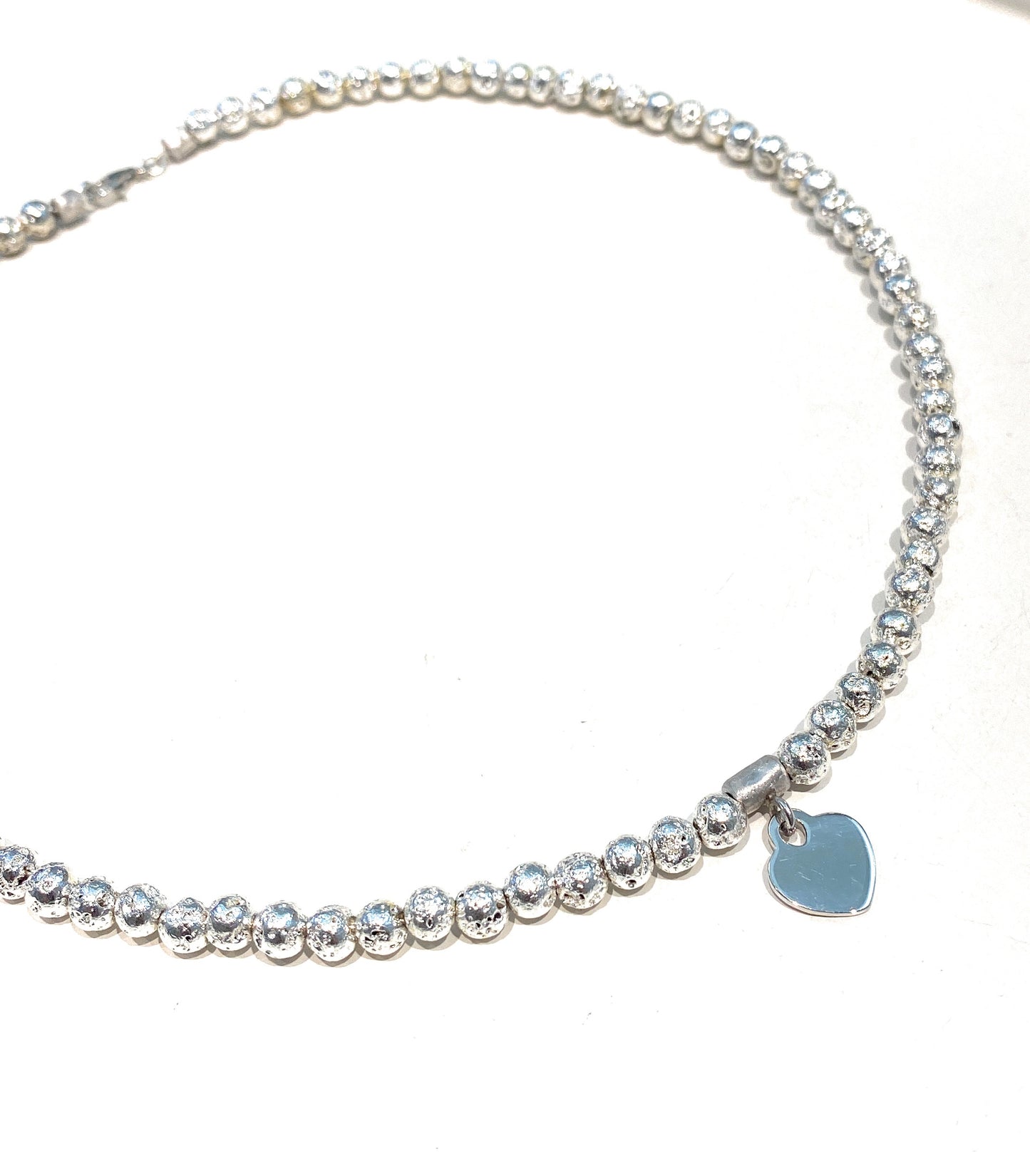 Collarino choker pietra lavica placcato argento mm 4 pendente cuore argento rodio bianco