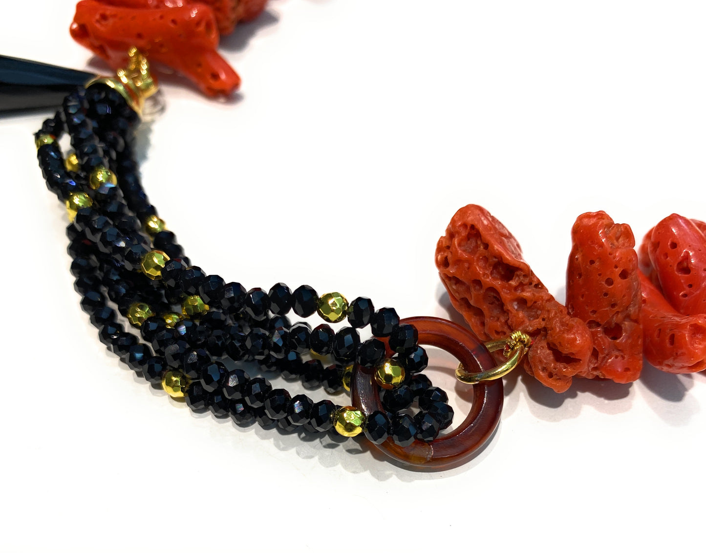 Girocollo diWa Jewels Corallo Rosso Italiano Tronchetti Degradé centrale piccolo Torchon Spinelli neri sfaccettati onice goccia briolette onice lucido argento sterling galvanica gialla