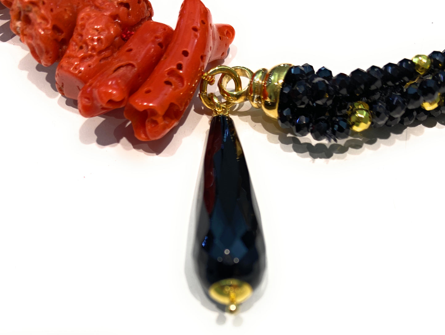 Girocollo diWa Jewels Corallo Rosso Italiano Tronchetti Degradé centrale piccolo Torchon Spinelli neri sfaccettati onice goccia briolette onice lucido argento sterling galvanica gialla