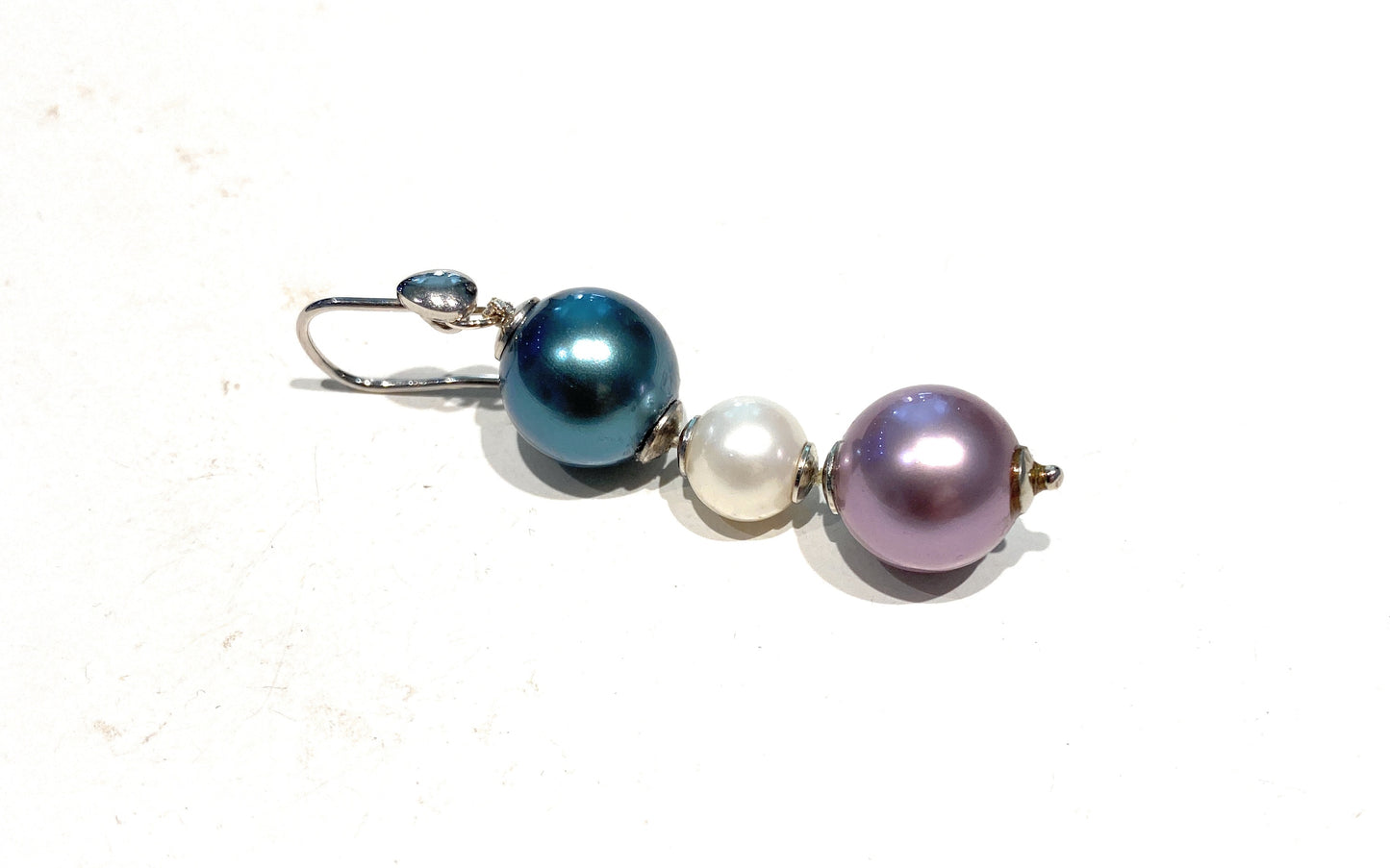 Mono orecchino chiusura amo perle multicolor argento sterling