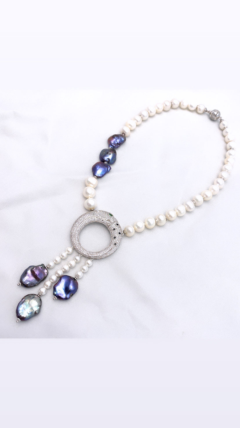 Collana perle barocche bianche e grigio viola in argento sterling centrale micro pavé