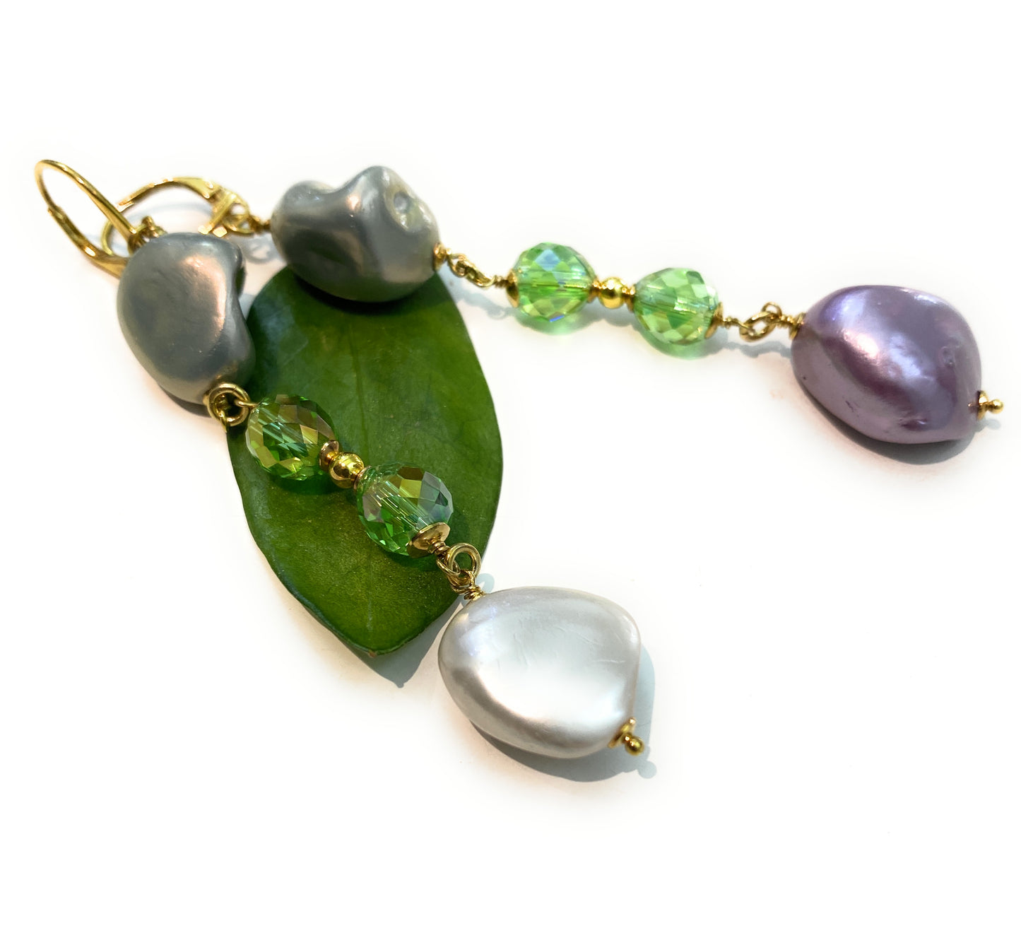 Orecchini con Perle di Maiorca Pastello e Cristalli Verdi – Argento 925 Galvanica Oro, diWa Jewels