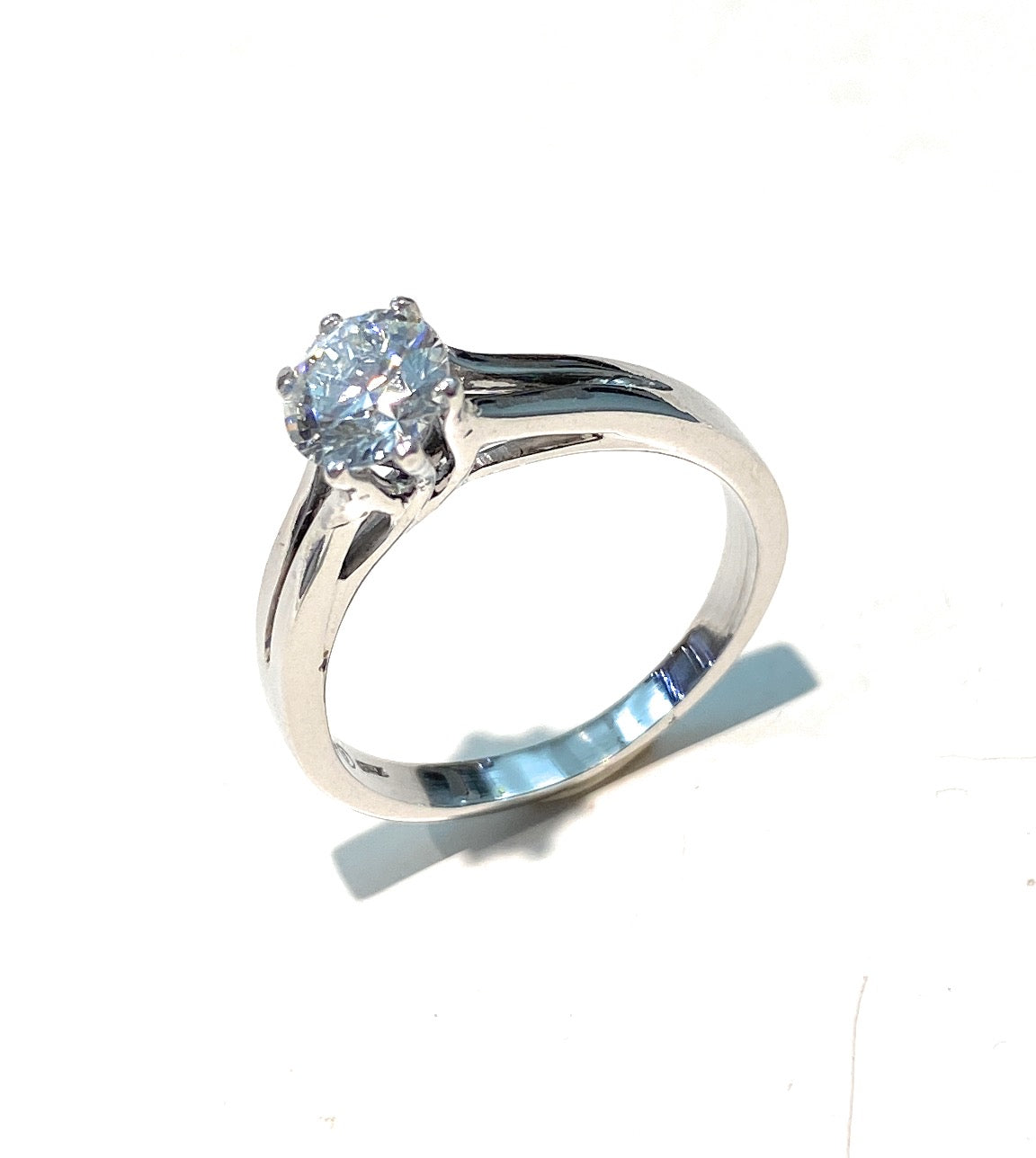 Anello Solitario Platino Diamante Lab-grown E color EX EX VS1 0,90 ct Diamante naturale incastonato sul gambo mis 16