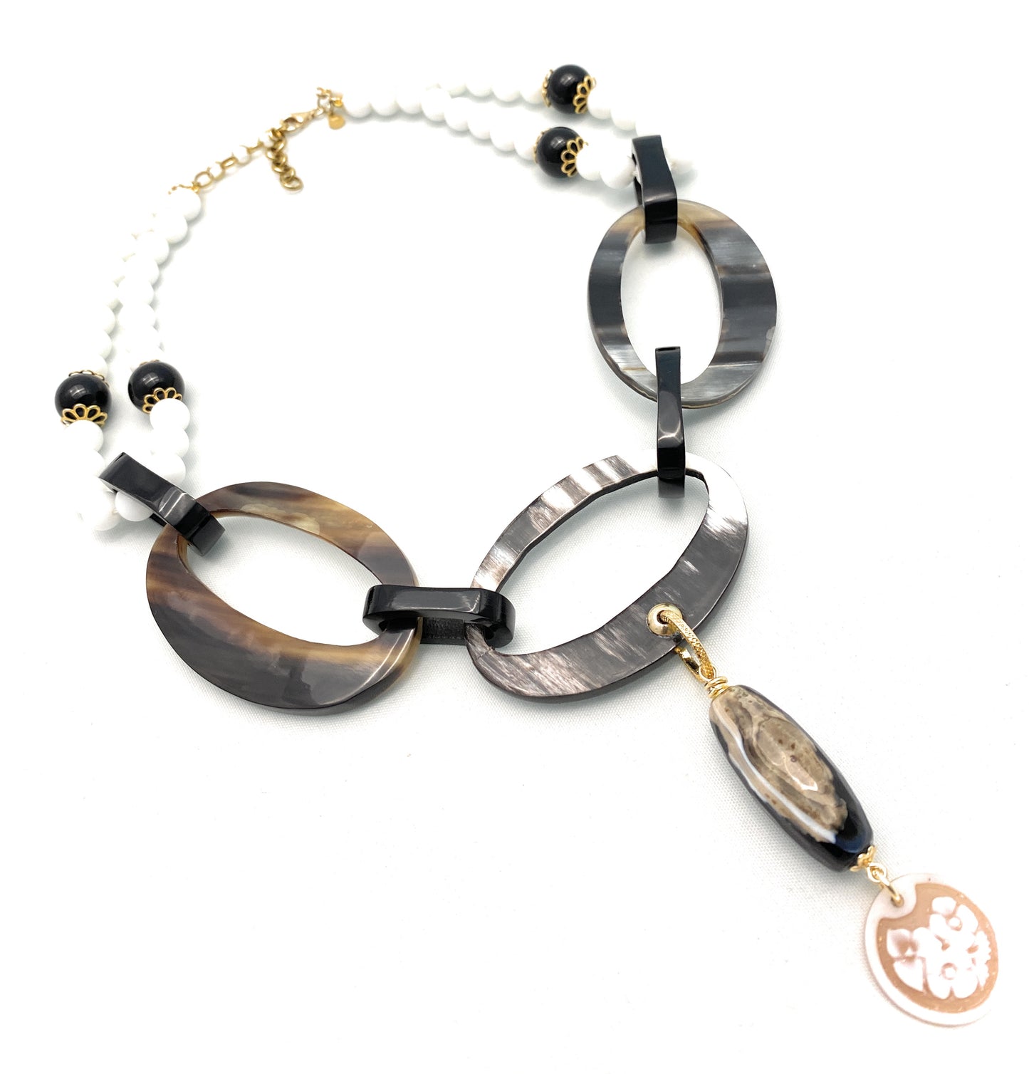 Collana con corno bufalo nero e onice con agata bianca in argento sterling