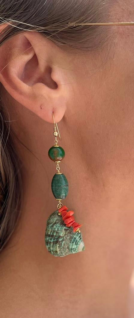 Monorecchino pasta turchese, corallo rosso italiano e conchiglia in argento sterling giallo
