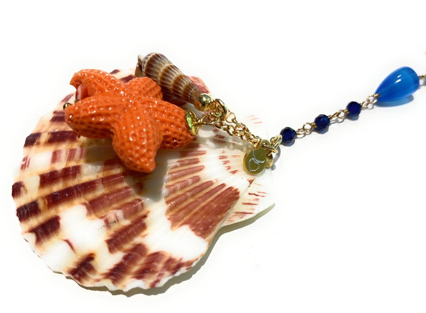 Monorecchino pasta turchese, corallo rosso italiano e conchiglia in argento sterling giallo