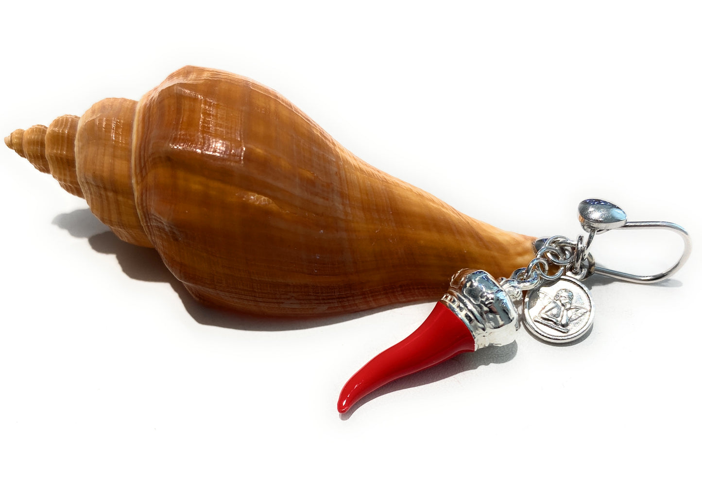 Monorecchino pasta turchese, corallo rosso italiano e conchiglia in argento sterling giallo