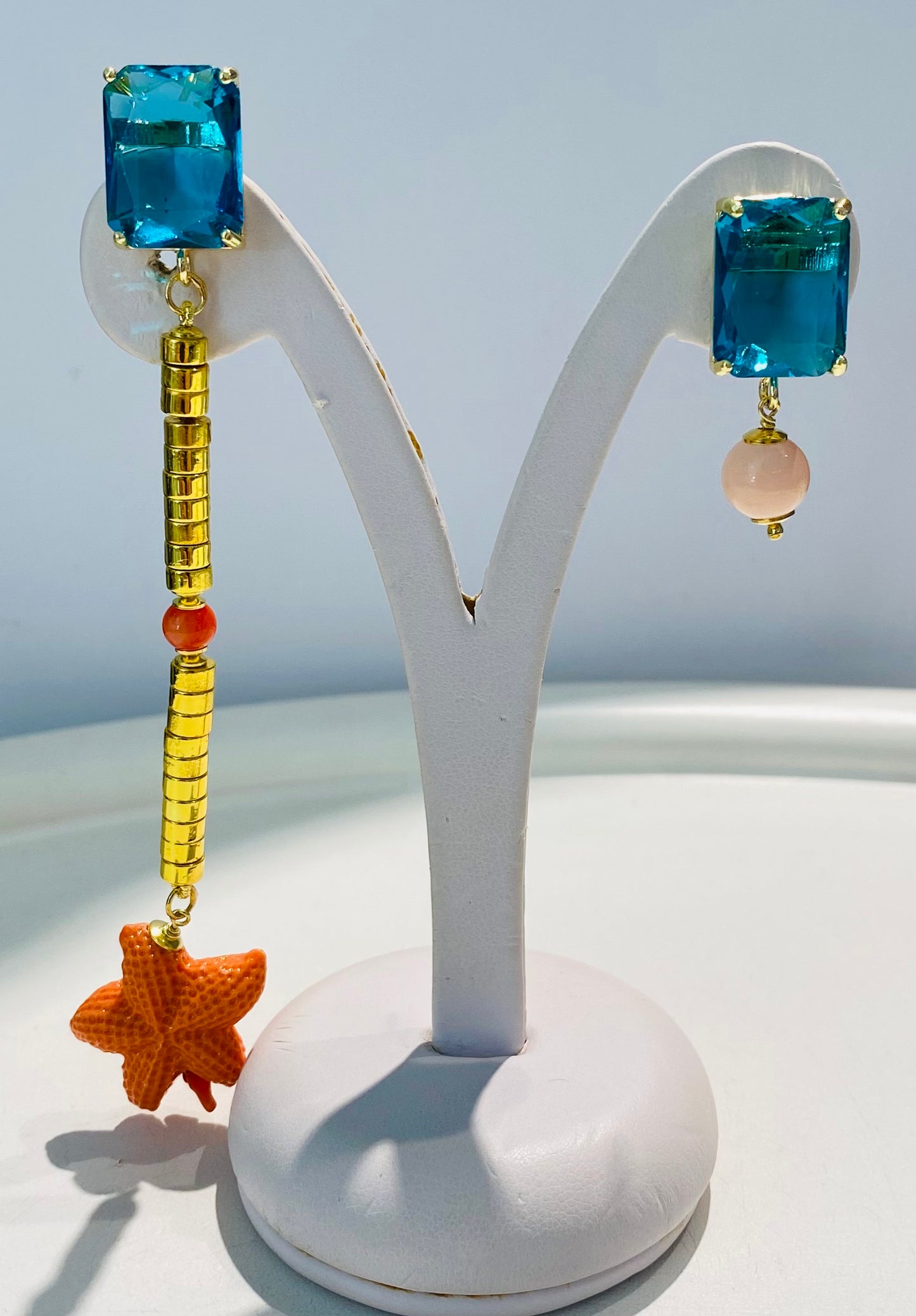 Orecchini cristalli azzurri taglio smeraldo perle Maiorca rosa