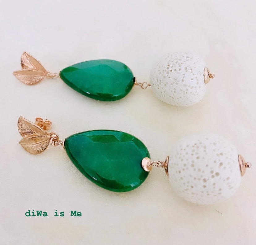 Orecchini pendenti goccia agata verde e boule pietra pomice bianca in argento sterling rosé