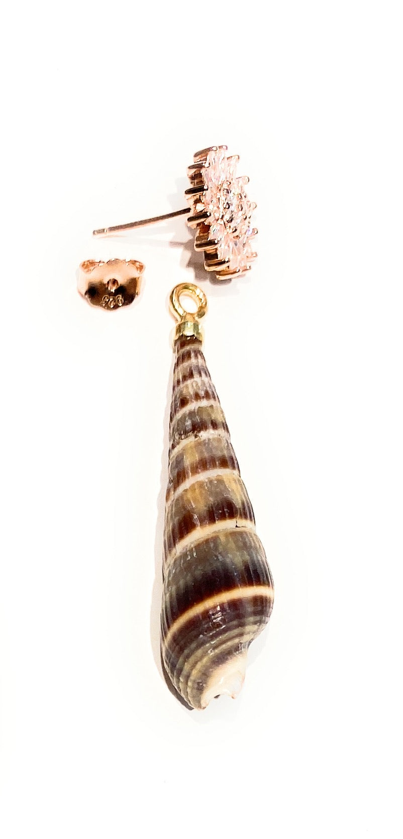 Monorecchino pasta turchese, corallo rosso italiano e conchiglia in argento sterling giallo