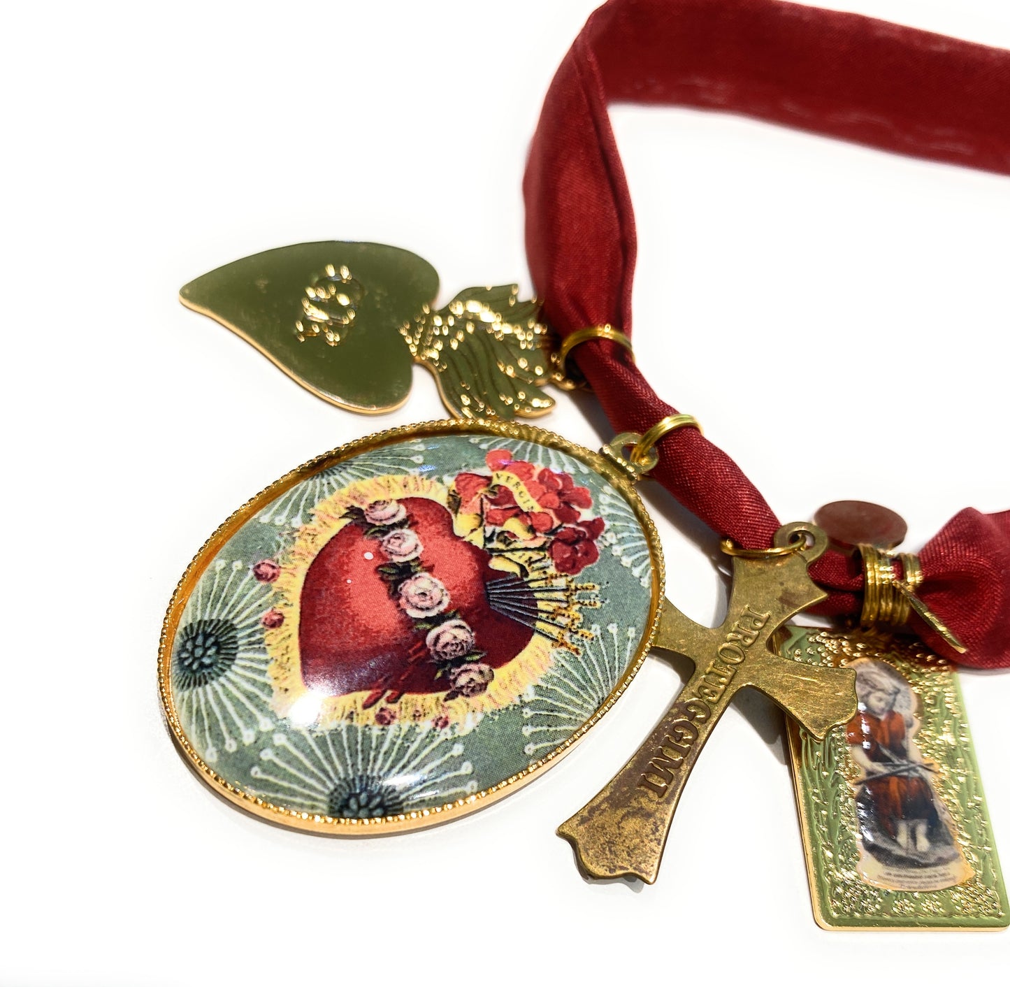 Collarino in seta e charms in ottone e smalto “cuore di Gesù “ e crocetta Made in italy