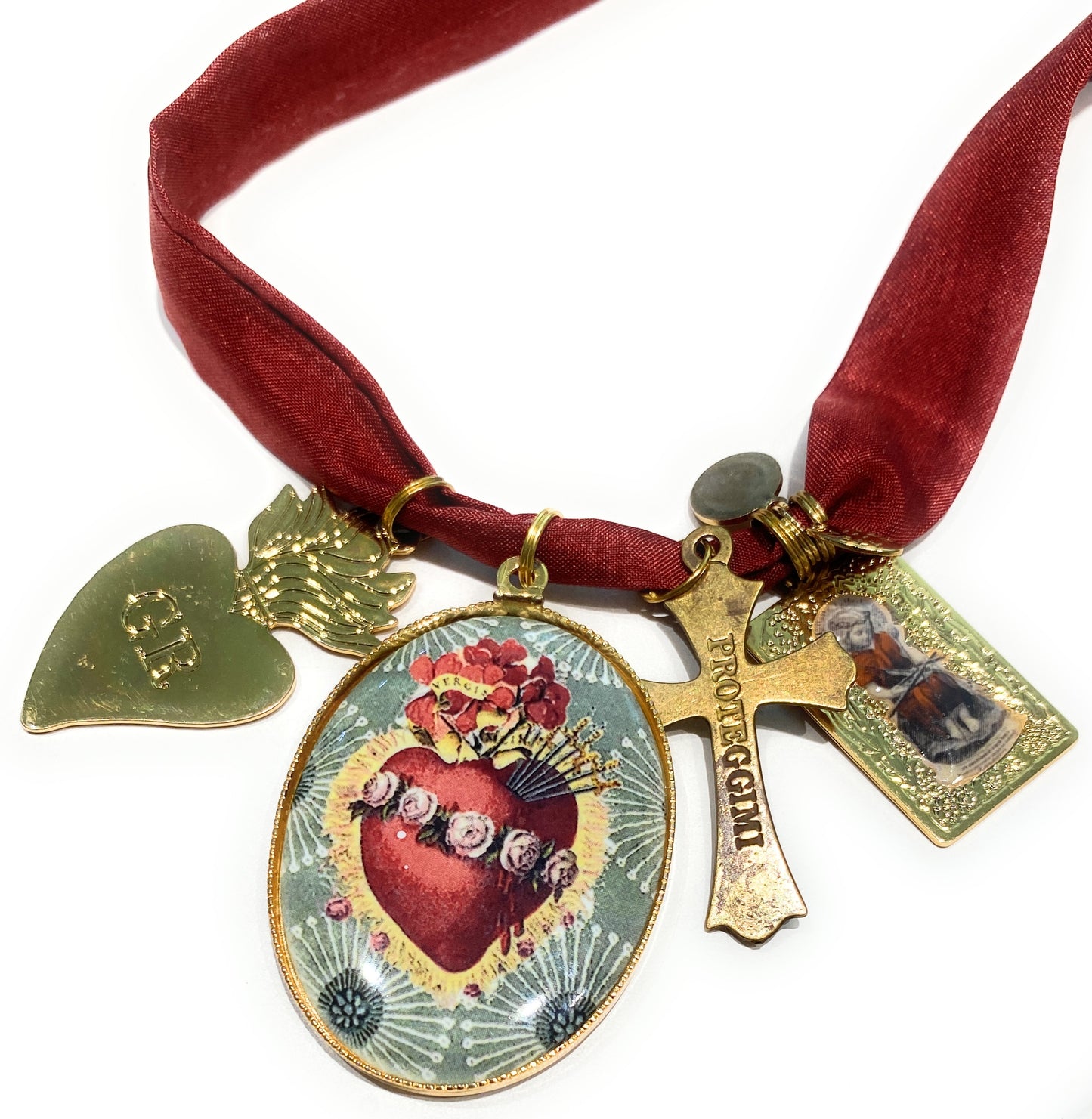 Collarino in seta e charms in ottone e smalto “cuore di Gesù “ e crocetta Made in italy