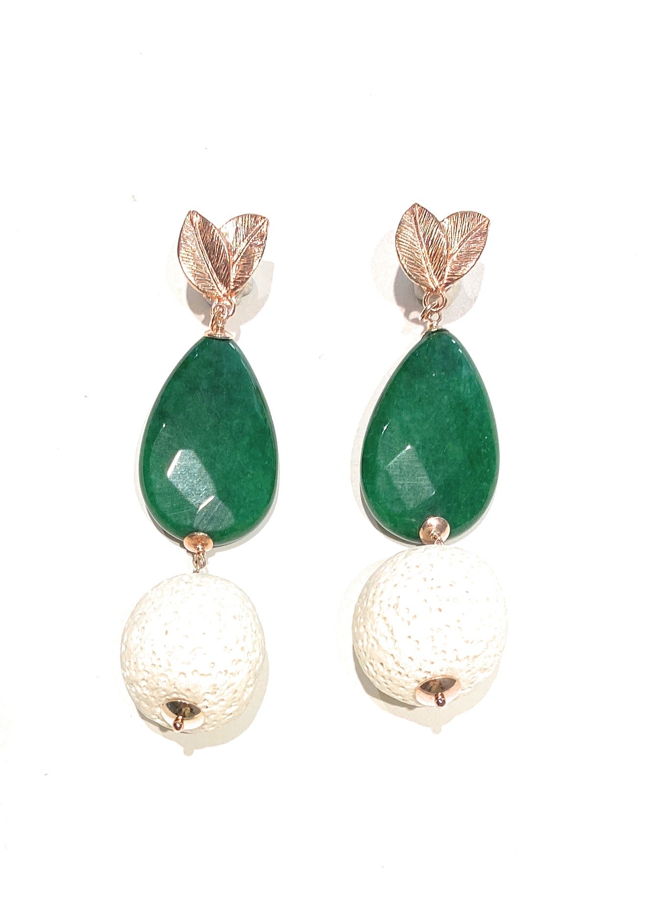 Orecchini pendenti goccia agata verde e boule pietra pomice bianca in argento sterling rosé