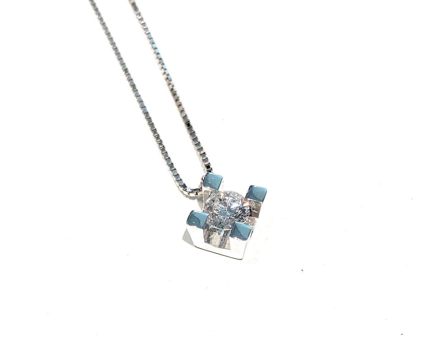 Collarino con punto luce Diamante certificato IGI in oro bianco 18 kt