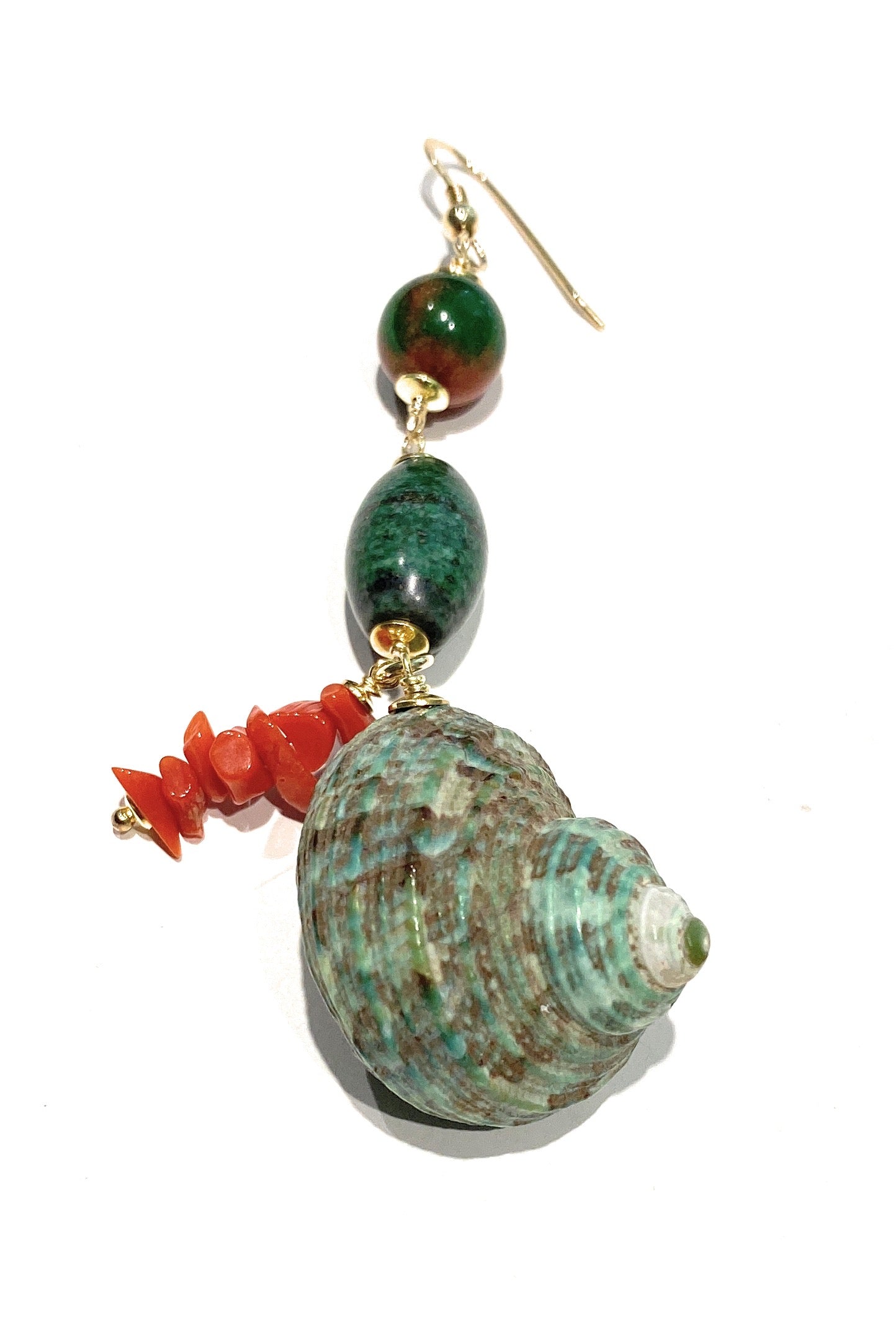 Monorecchino pasta turchese, corallo rosso italiano e conchiglia in argento sterling giallo